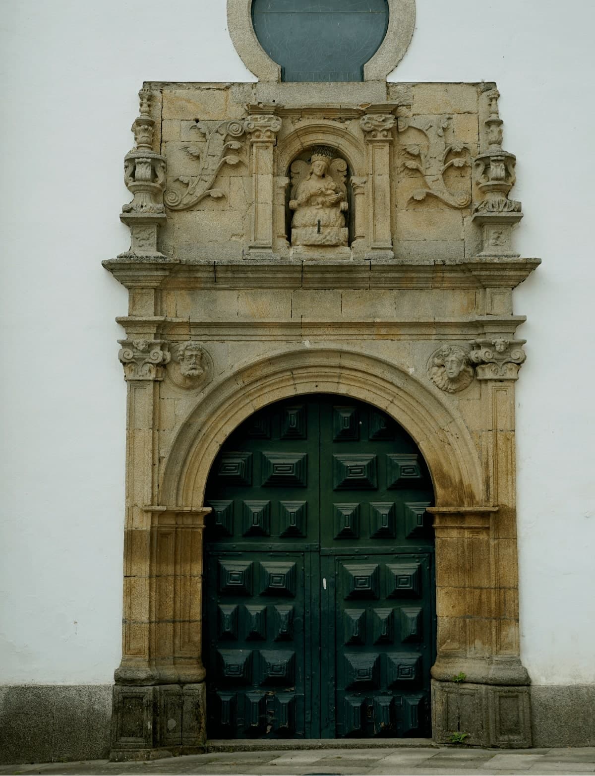 Praça da Sé e Igreja de São João Baptista (antiga Sé de Bragança)